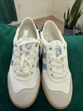 Gola Off-White Canvas Badminton Sneakers